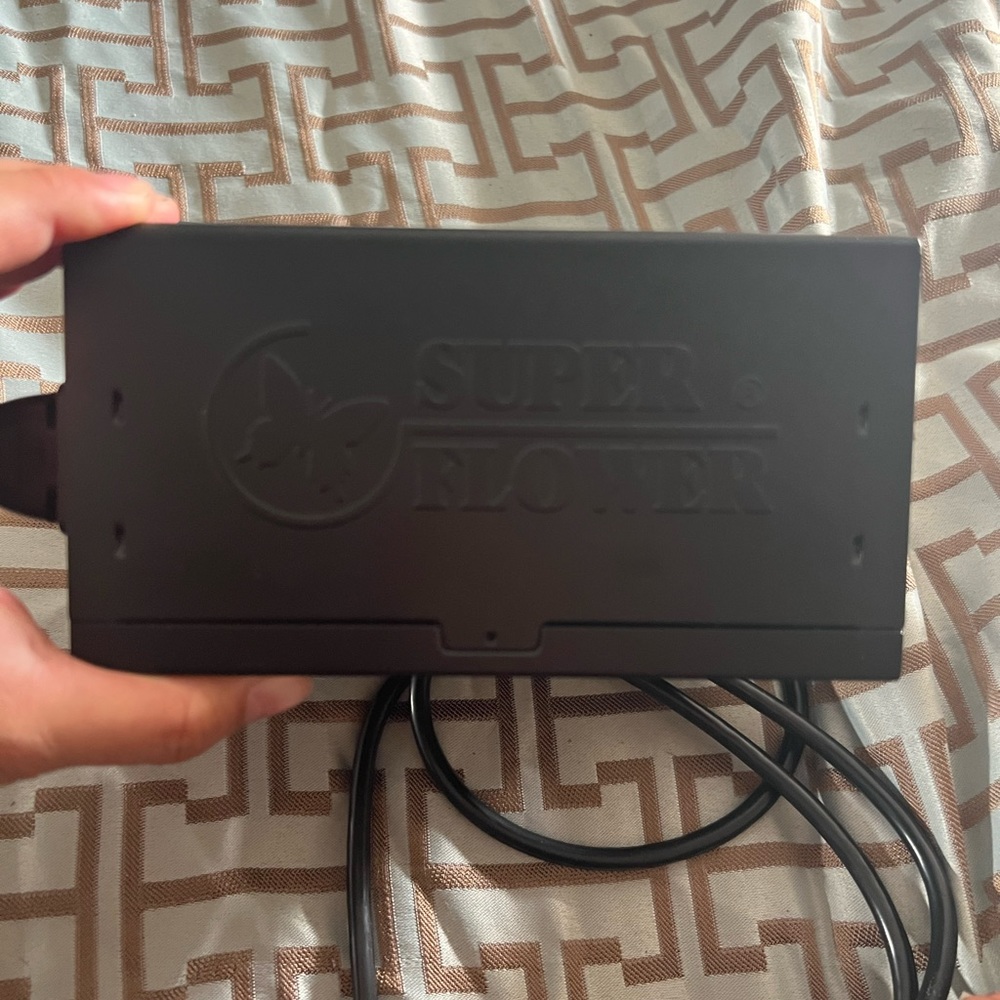 Super Flower Leadex III 75080+ Gold, Three-Way ECO Mode Fanless